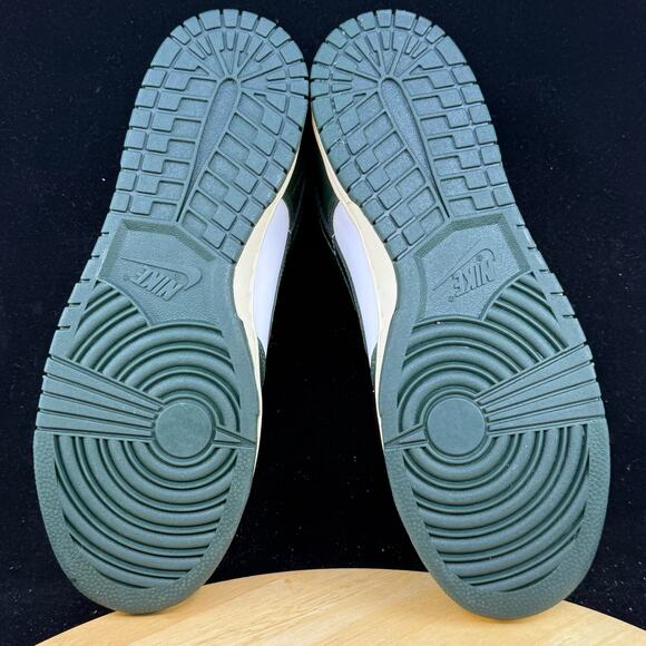 Nike Dunk Low Vintage Green Women’s DQ8580-100 FAST SHIP DS Size 11.5 W / 10 Men - Picture 8 of 9